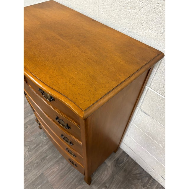 Mid 19th Century Antique American Federal Bowfront Chest of Drawers For Sale - Image 5 of 14