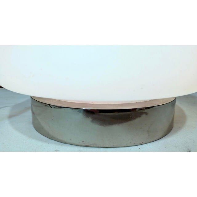 Laurel Lamp Company 1970s Opaque Frosted Glass Table Lamp by Laurel Lamp Co. For Sale - Image 4 of 5