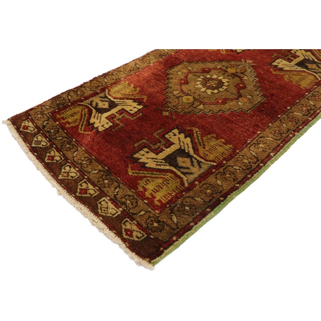 51490 Vintage Turkish Yastik Rug, 01'07 x 02'10. This hand-knotted wool vintage Turkish Yastik rug beautifully...