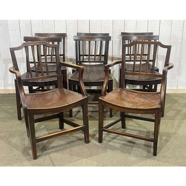 19th century set in elm and oak, table with extensions and 6 chairs + 2 armchairs - Table dimensions: Lmin=1m37,...
