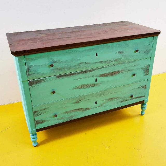 Discover the elegance of our vintage mint green chest of drawers, a unique piece that adds a fresh and original touch to...