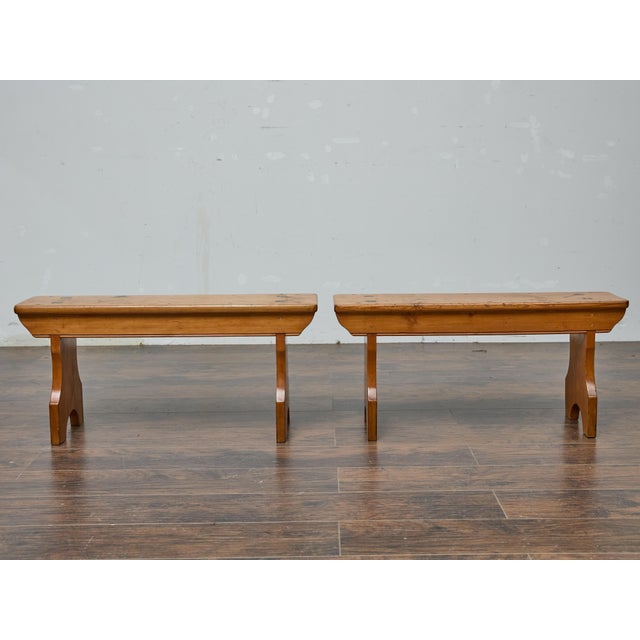 Pair of Rustic American Pine Benches, Circa 1920 – Farmhouse Entryway Seating For Sale - Image 4 of 11