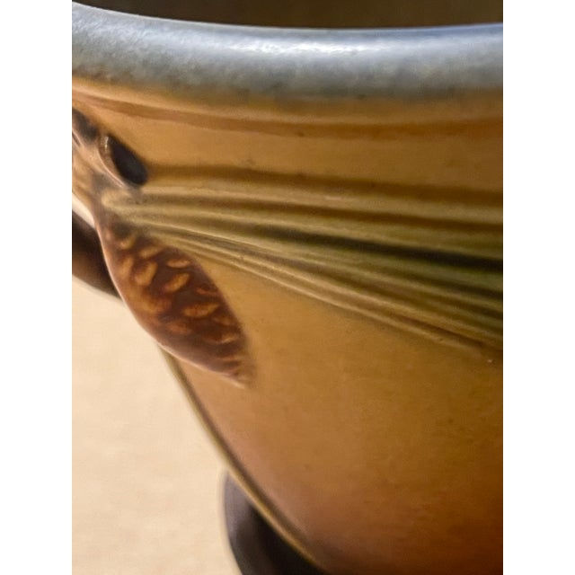Frank Ferrell 1930s Ext Rare #633-5 Roseville Pine Cone 2-Handled Flower Pot With Saucer Underplate Brown Green Blue Orig Stamp For Sale - Image 4 of 12