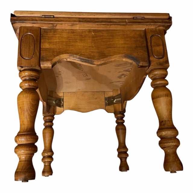 Vintage Mid 20th Century Maple Butler’s Tray Table With Folding Sides For Sale In Chicago - Image 6 of 6
