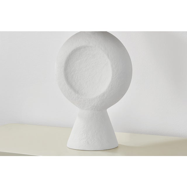 Centella is all about contrasts. While embodying minimalist design principles, this highly tactile table lamp juxtaposes...