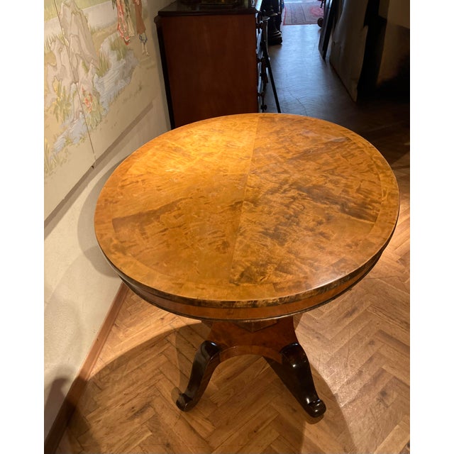 Antique Biedermeier Italian Burl Walnut and Maple Oval Dining Table with Faceted Pedestal, 1800s For Sale - Image 9 of 17
