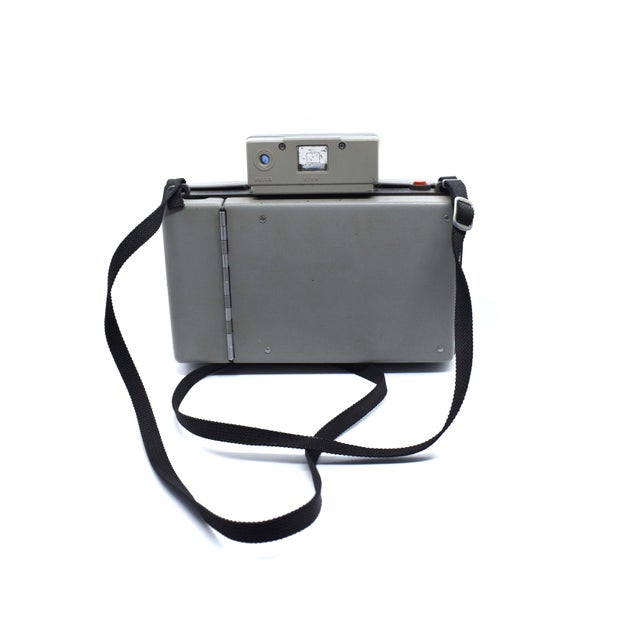 Gray Mid 20th Century Polaroid Automatic Land Folding Rangefinder Camera Model 320 With Clamshell Cover For Sale - Image 8 of 12