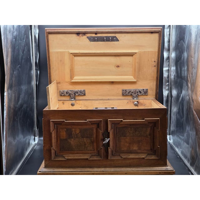 Chest of Drawers in Walnut and Briar with Key, 1703 For Sale - Image 13 of 18