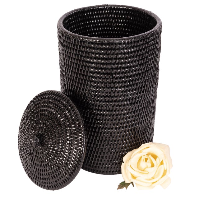 You deserve to furnish every room in your house in style. Keep your bathroom tidy and organized with this charming tissue...