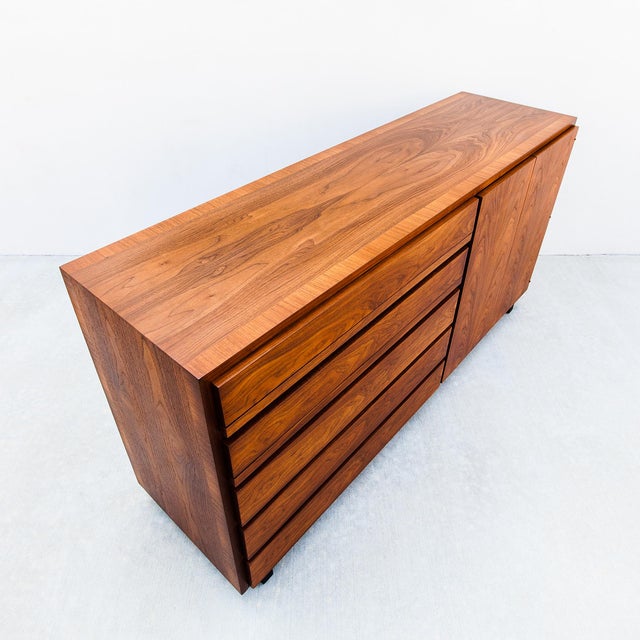 Restored 1950s T. H. Robsjohn-Gibbings for Widdicomb Walnut Credenza For Sale - Image 13 of 15