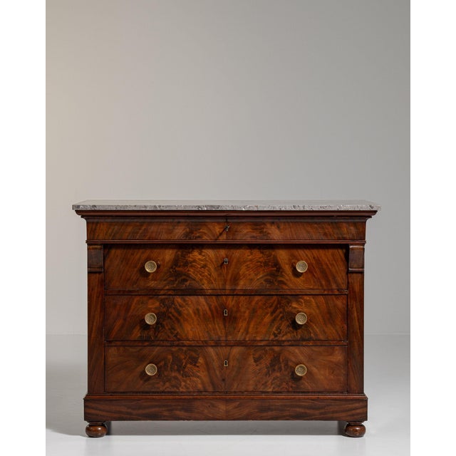 19th Century France Rich Mahogany Flame Mahogany Chest Of Drawers For Sale - Image 4 of 10