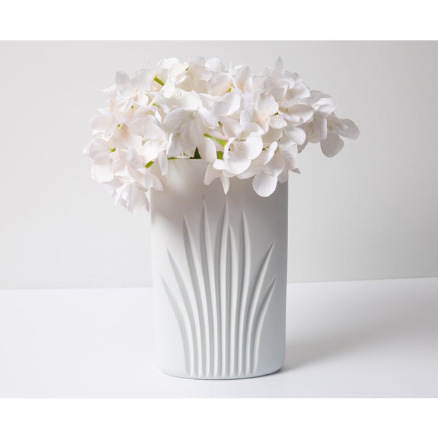 Mid 20th Century Bisque Vase by Claus Josef Riedel for Rosenthal Studio Linie For Sale - Image 5 of 5