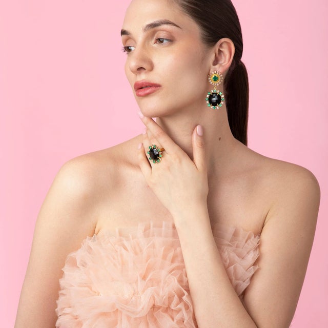 Meet our Margarita Earrings, a perfect choice for those who appreciate vintage style with a hint of modern versatility....