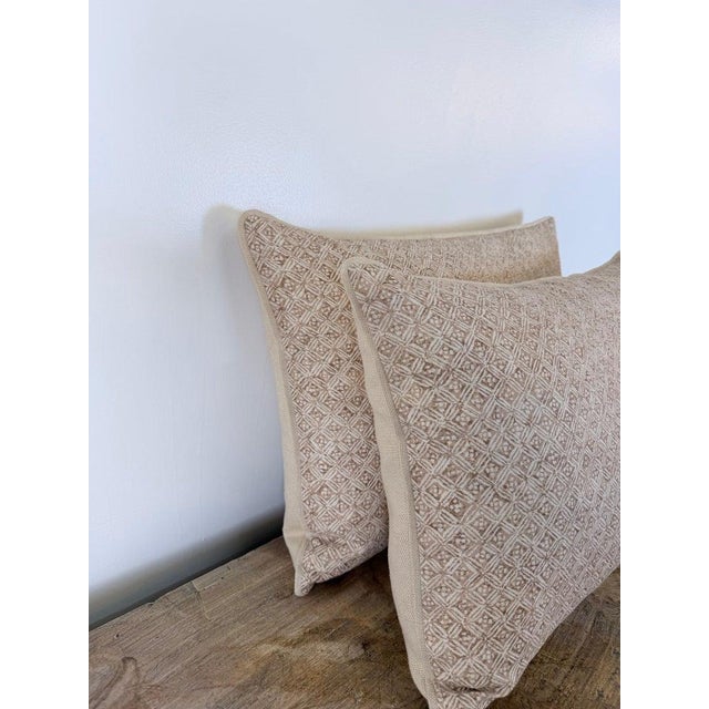 Early 21st Century Artisan Crafted Geometric Lattice Pillows in Natural Linen For Sale - Image 5 of 8