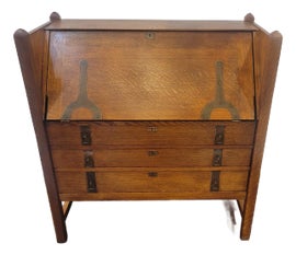 Example of Charles Limbert Tables