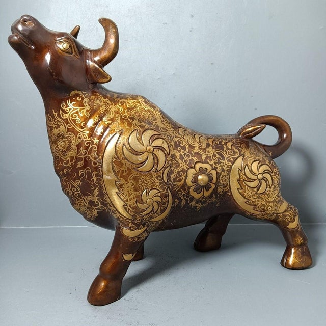 Mid 20th Century Vintage Gilt-Decorated Brass Bull Sculpture / Chinese Feng Shui Ox Statue For Sale - Image 5 of 9