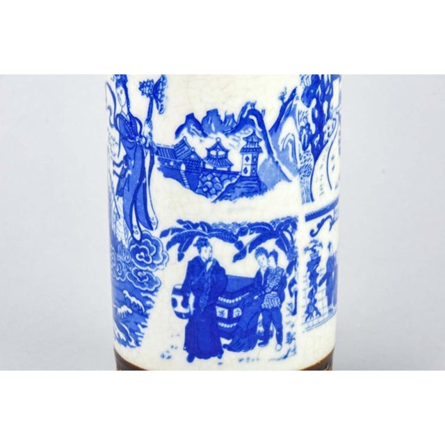 Chinese Blue and White Qing Dynasty Style Porcelain Brush Pot For Sale - Image 4 of 9