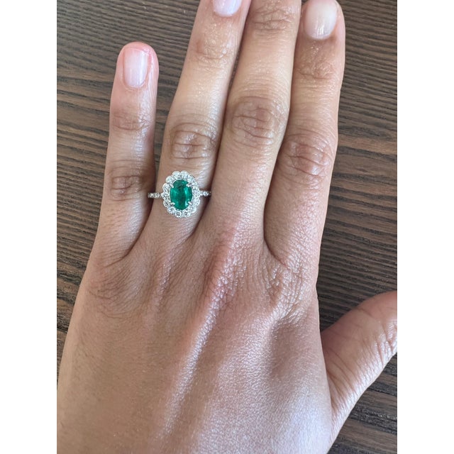 2020s 1.62 Carat Emerald Diamond White Gold Engagement Ring, Size 7 For Sale - Image 5 of 5