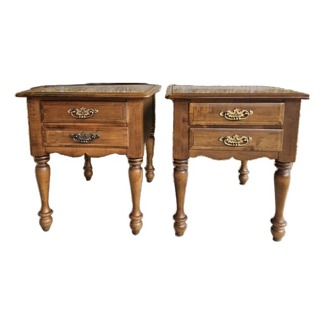 Vintage Sterlingworth Colonial Revival End Tables (Pair) For Sale