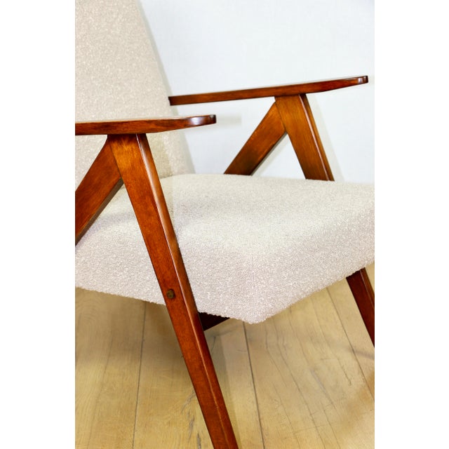 Vintage B-310 VAR Lounge Chair in Beige Structural Bouclé, 1970s For Sale - Image 10 of 12