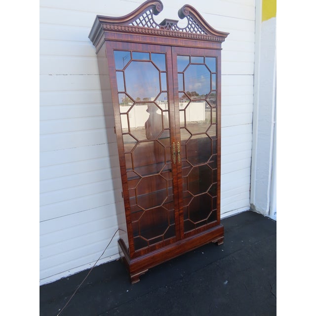 Henredon Chippendale Tall Large Flame Mahogany Display China Cabinet 6470 For Sale - Image 14 of 18
