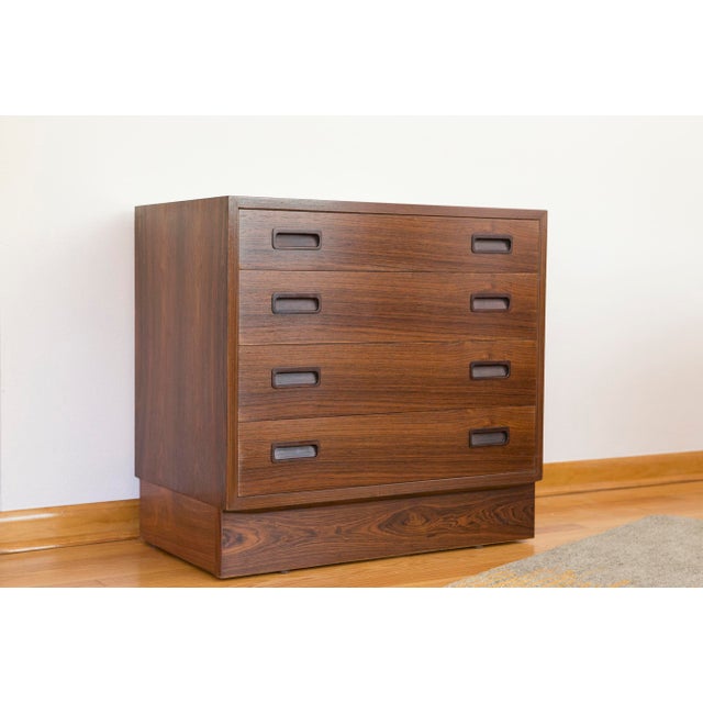 Brown Rosewood 4-Drawer Chest - Poul Hundevad for Hundevad & Co. - 1960s Danish Modern For Sale - Image 8 of 13