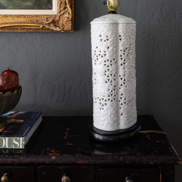 1960s Pierced Porcelain Blanc De Chine Quatrefoil Lamp on Black Base For Sale - Image 11 of 18