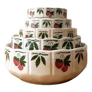 Vintage Strawberry Bowls - Set of 5 For Sale