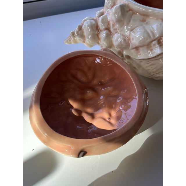 Vintage 1980's Crest mold soup tureen and matching ladle in the shape of a conch shell. Must have been a custom piece as...