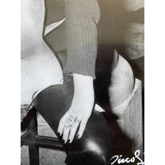 Contemporary Patrick Siccoli, Le baiser de l’artiste, 1977, Silver Print For Sale - Image 3 of 6