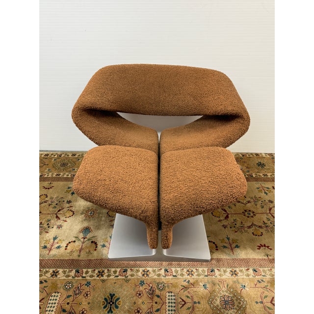Pierre Paulin for Artifort Ribbon Chair + Ottoman, Set For Sale - Image 9 of 12