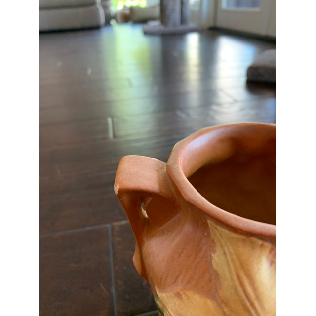 Roseville Dahlrose Autumn Brown 105-7", Vintage Arts and Crafts Pottery. Produced in 1944. 7 3/8" h x 5 1/8"w. Two small...