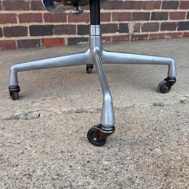 Charles and Ray Eames Aluminum Group Secretarial Chair for Herman Miller For Sale In Cleveland - Image 6 of 10
