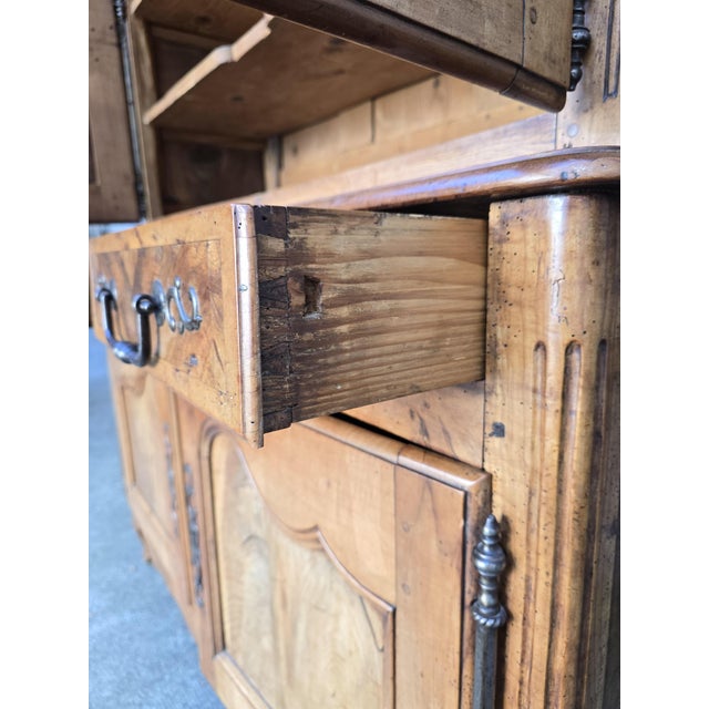 Two-Part Louis XV Cabinet in Walnut, 1760 For Sale - Image 9 of 18