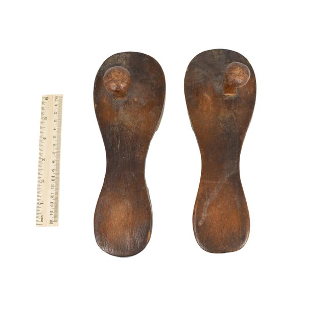 Early 20th Century Early 20th Century Dogon Pair of Carved Wooden Shoes Women's Size 8 Mali For Sale - Image 5 of 6