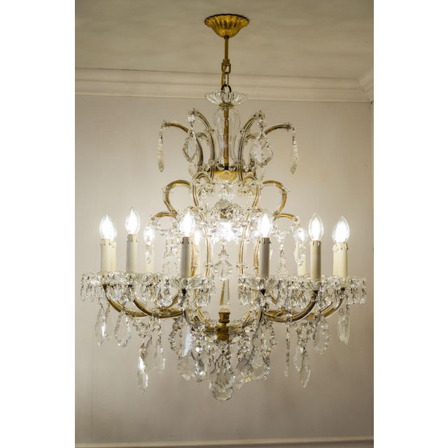 Elegant pair of vintage Maria Teresa chandeliers in cage-shaped Bohemian crystal, dating back to the 1930s-40s,...