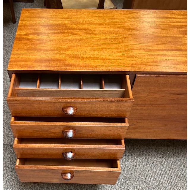 Mid Century Modern Teak Credenza by G-Plan c.1960 For Sale - Image 4 of 16