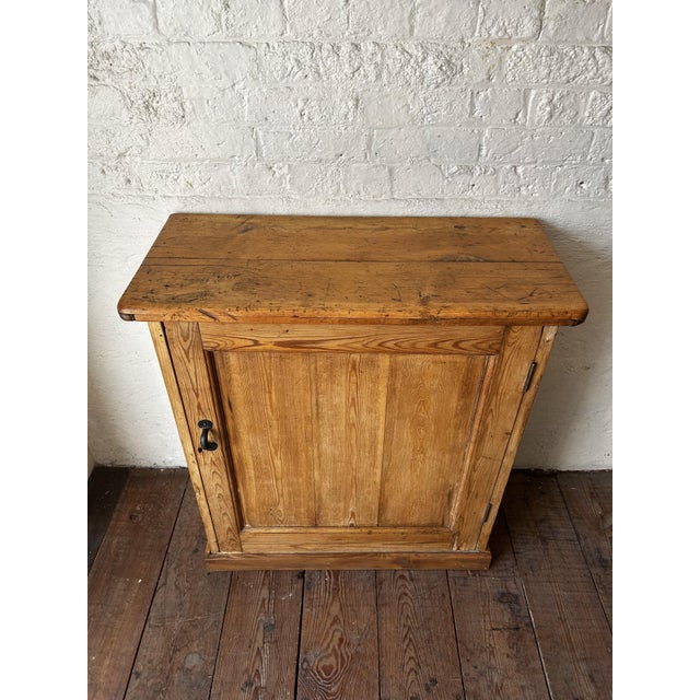 English Pine Farmhouse Cupboard, 1890s For Sale - Image 5 of 10