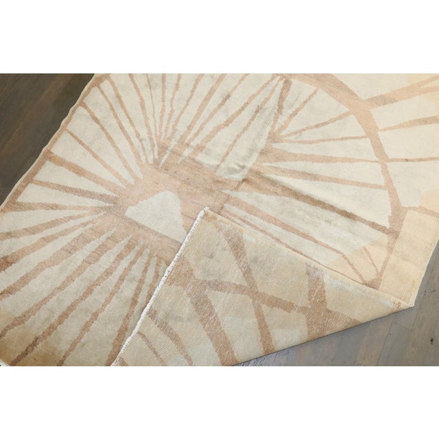 Abstract Turkish Deco Geometric Sunburst Rug no. j5306 For Sale - Image 4 of 5