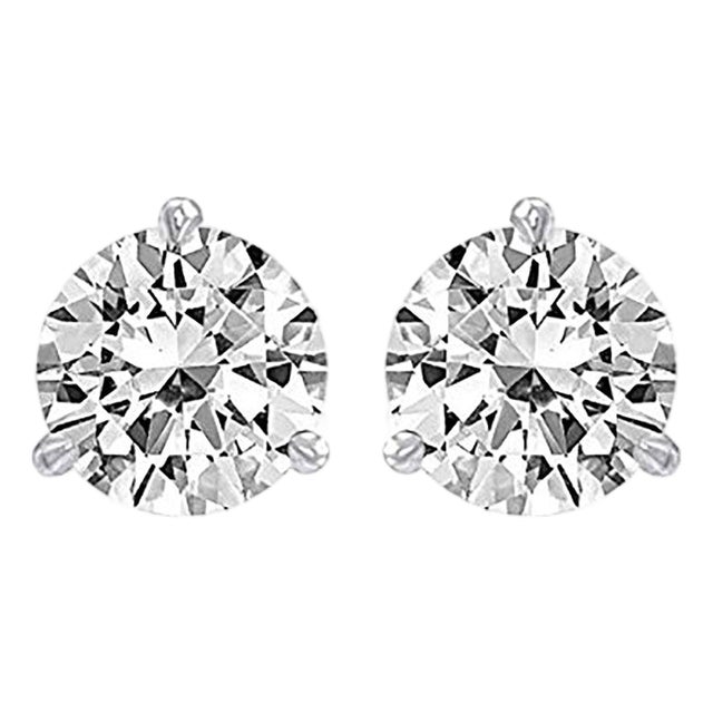 Late 20th Century Pair of 4.09 Carat Diamond Studs For Sale