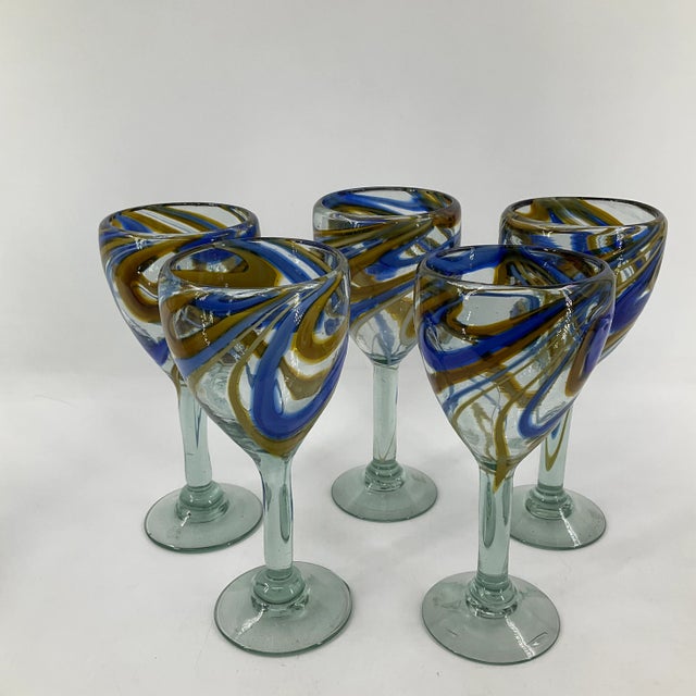 Mexican Reclye Hand Blown Glass Pitcher and 5 Goblets with Blue and Tan Swirl Design For Sale - Image 12 of 12