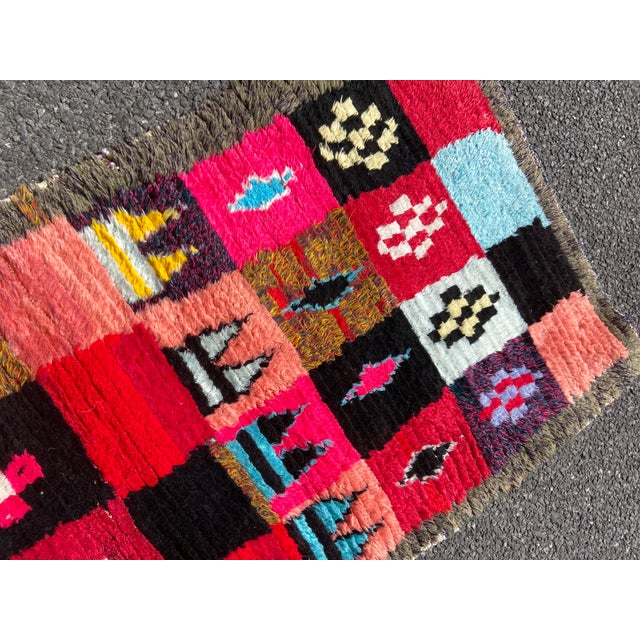 Moroccan Artist 1980s Vintage Moroccan Boucherouite Rug For Sale - Image 4 of 6