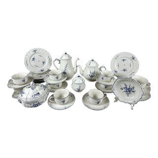 Vintage Luxembourg Vitro-Porcelain Tea Service from Villeroy & Boch, 1970s, Set of 39 For Sale