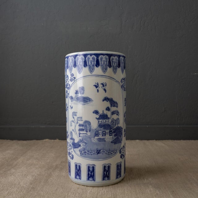 Blue Willow Chinoiserie Ceramic Umbrella Stand For Sale - Image 11 of 16