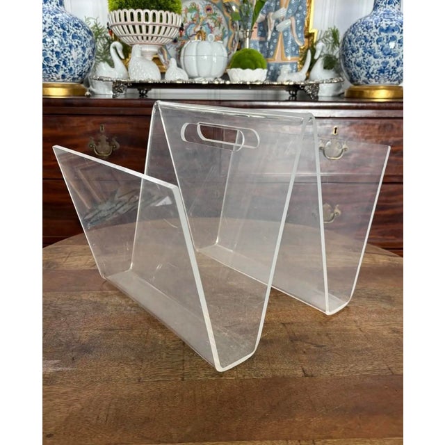 Mid-Century Modern Vintage MCM Mid Twentieth Century Modern “W” Form Bent Lucite Acrylic Magazine Rack 1970’s For Sale - Image 3 of 5