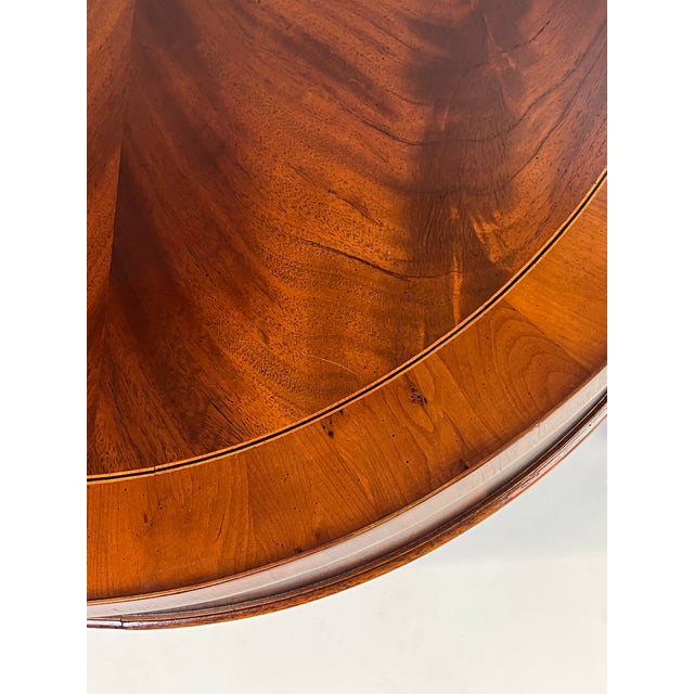 Late 20th Century Hekman Grand Rapids Inlaid Crotch Mahogany Oval Coffee Table For Sale - Image 10 of 14