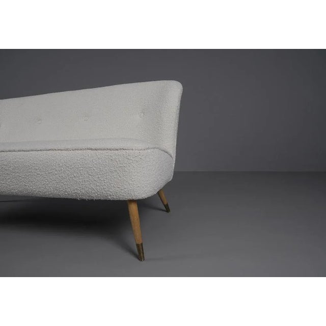 White Boucle Upholstery Fabric Cocktail Sofa, 1950s For Sale - Image 6 of 9