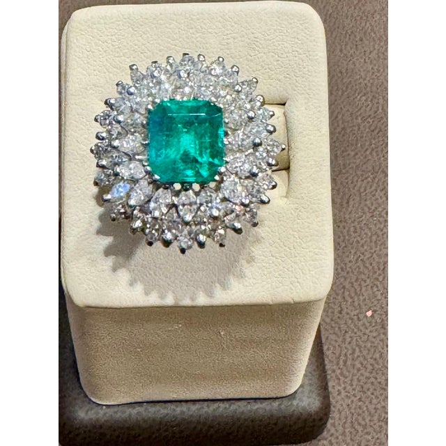 4 Carat Emerald Cut Colombian Emerald & 5.5 Ct Diamond Ring in Platinum Size 6 For Sale - Image 4 of 8