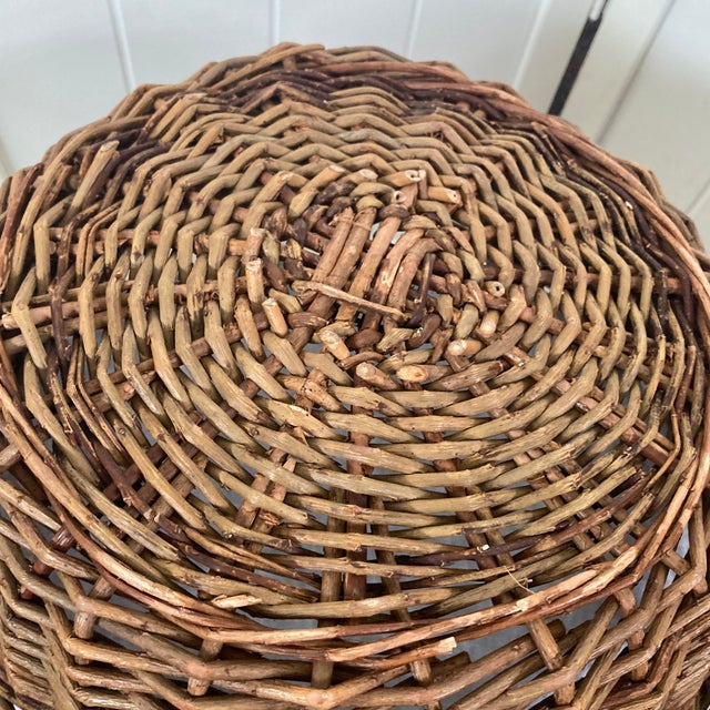 Early 20th Century Early 20th Century French-Style Woven Willow Round Gathering Basket For Sale - Image 5 of 12