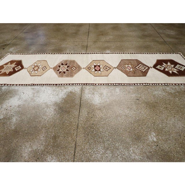 Galerie Shabab Collection Mid-20th Century Turkish Anatolian Runner For Sale In New York - Image 6 of 10